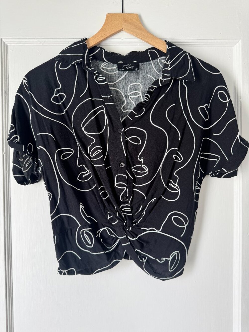 Milk & Honey Black Top - M